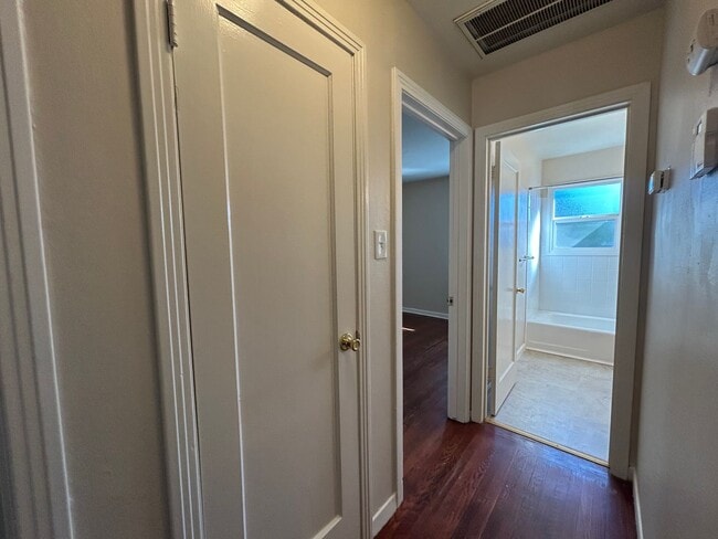 Building Photo - Charming Single Story 2-Bedroom Home in Ma...