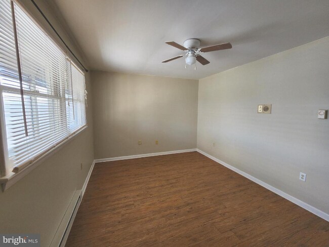 Building Photo - 168 S Main St