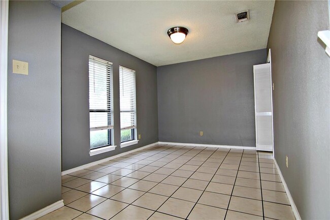 Building Photo - 6601 Colina Ln