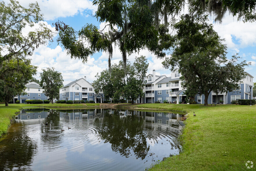 Building Photo - Views at River Bend