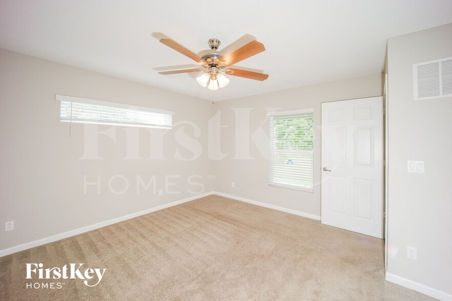 Building Photo - 154 NW Curtis St