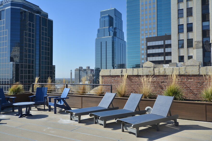 Rooftop Deck - Professional Building