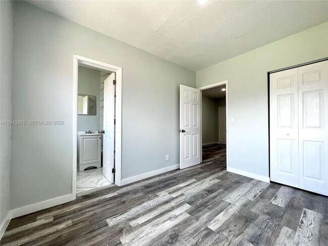 Building Photo - 806 NW 7th Terrace