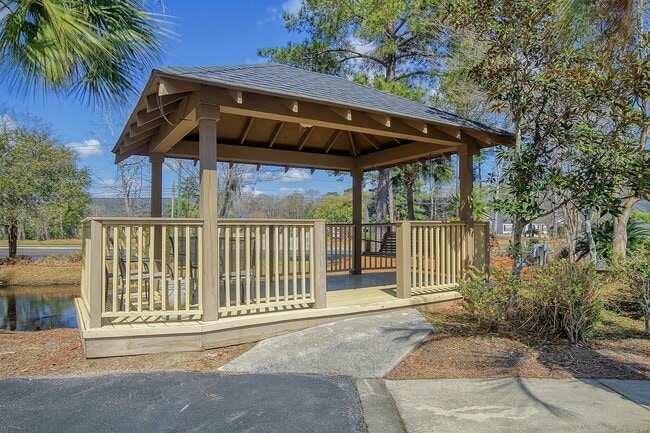 Building Photo - 188 Midland Pkwy