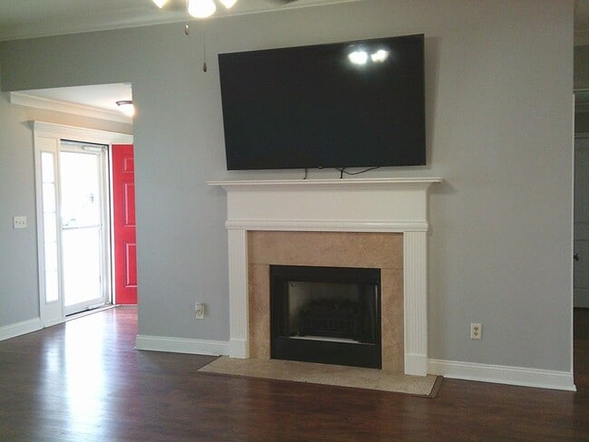 Building Photo - Spacious 3BR Home with Screened Porch, Fenced Backyard & Wired Shop in North Valdosta