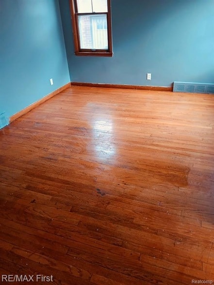 Building Photo - 15625 Bringard Dr