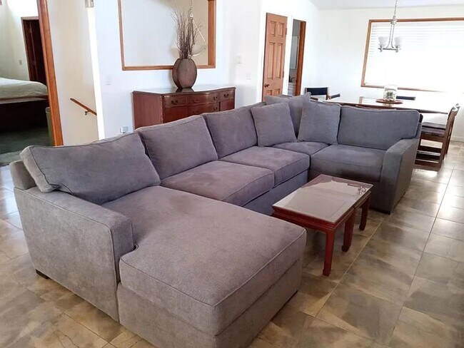 Building Photo - Furnished MID-TERM ~ Unique Ocean Front House