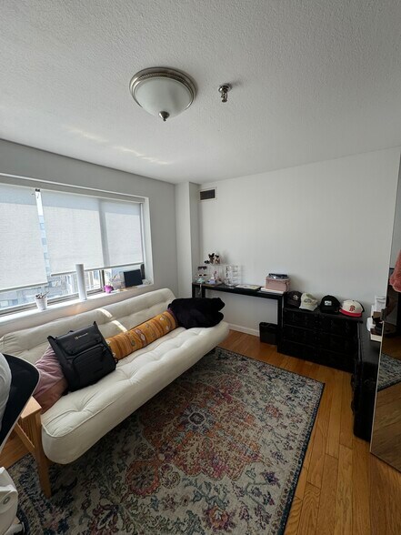 Building Photo - 382 Ocean Ave