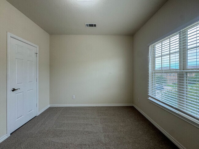 Building Photo - 5513 Galante Ln