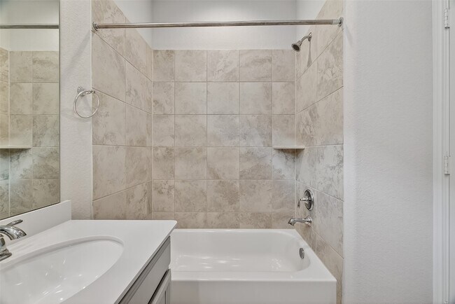 Building Photo - 9816 Magnolia Village Ln