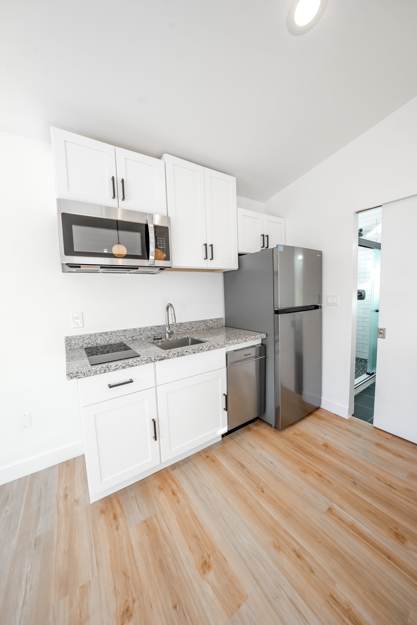 Building Photo - 1514 E Clarendon Ave