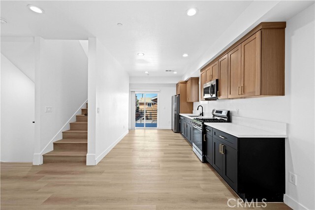 Building Photo - 1039 W 43rd St