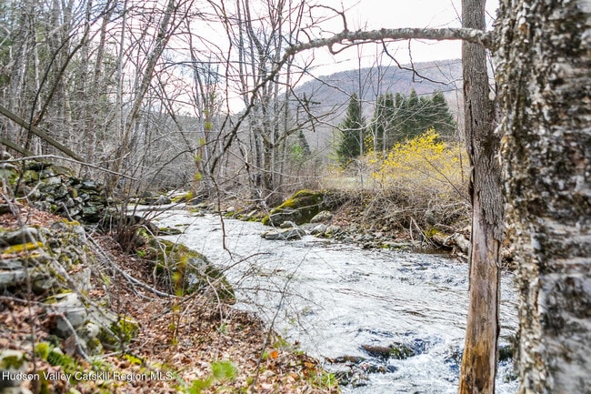 Building Photo - 671 Watson Hollow Rd