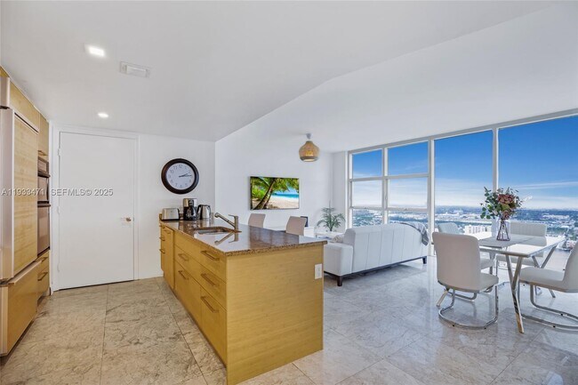 Building Photo - 1830 S Ocean Dr