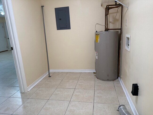 Building Photo - 12341 US-90