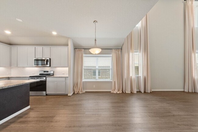 Building Photo - Stylish 3-Bed Home with Pool Access, Island Kitchen & Fenced Yard in New Braunfels