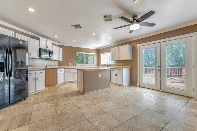 Building Photo - ***Special, Half Off One Months Rent with ...