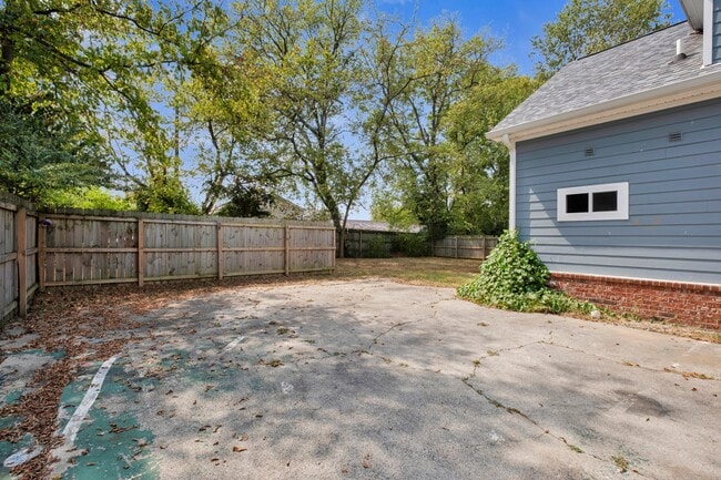 Building Photo - 203 Eastover St