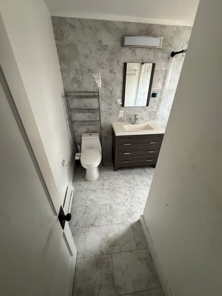 Building Photo - 33 Park Ave