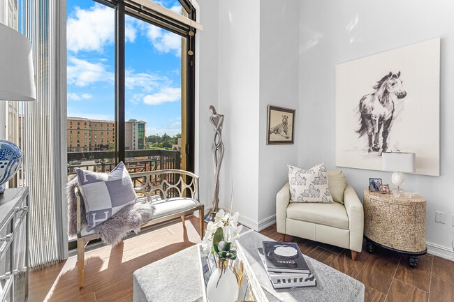 Building Photo - 701 S Olive Ave