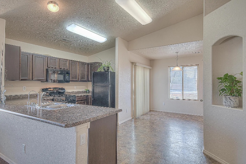 Building Photo - 630 Redwood St SW