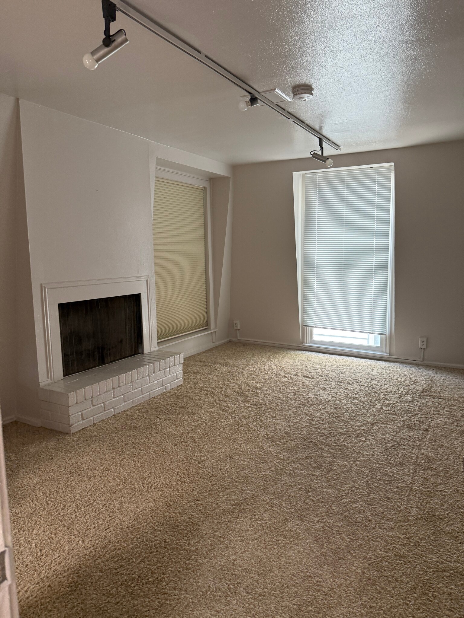 Building Photo - 2704 San Pedro St