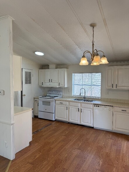 Building Photo - 216 N Carpenter St