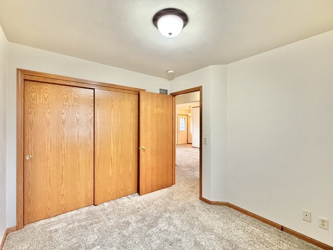 Building Photo - 2402 Stonefield Ln