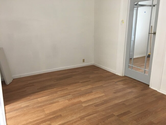 living room - 4118 Mercury Ave