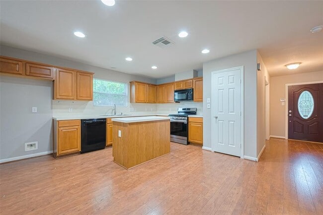 Building Photo - 17323 Thicket Hollow Ln