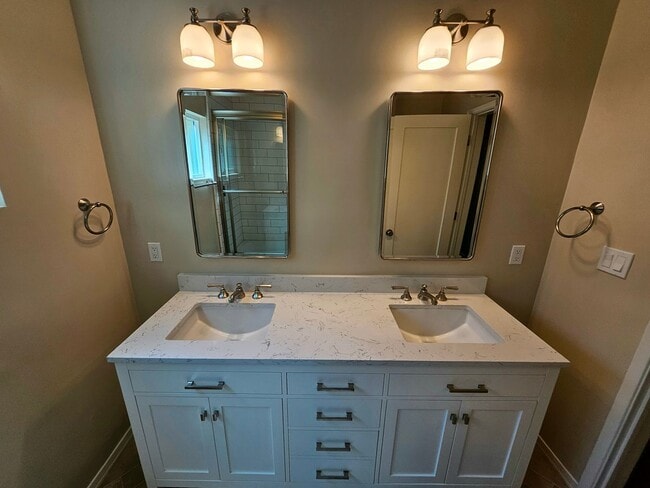 Building Photo - Beautiful Home in a Lovely Neighborhood! Available Spacious 2 Bedroom and Two Bathroom!