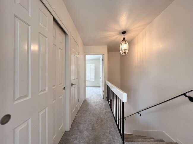 Building Photo - Beautifully Remodeled St. Helena Townhome with Pool Access & 2-Car Garage
