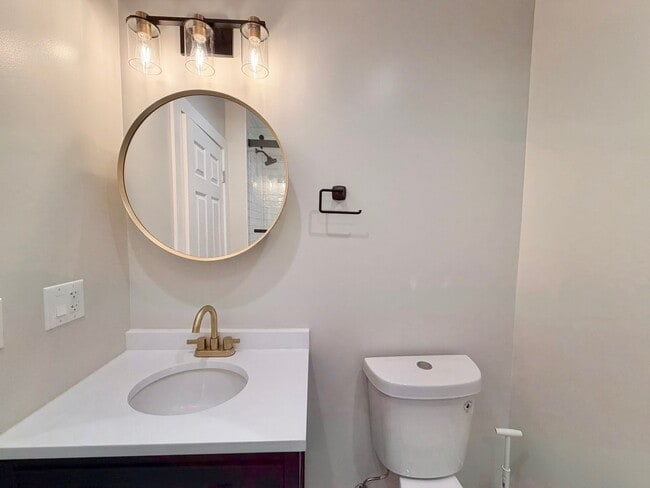 Building Photo - 4908 N Rockwell St