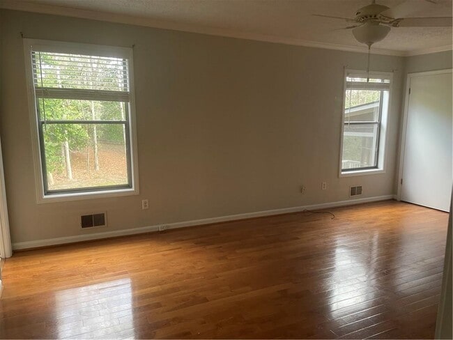 Building Photo - 516 Faith St