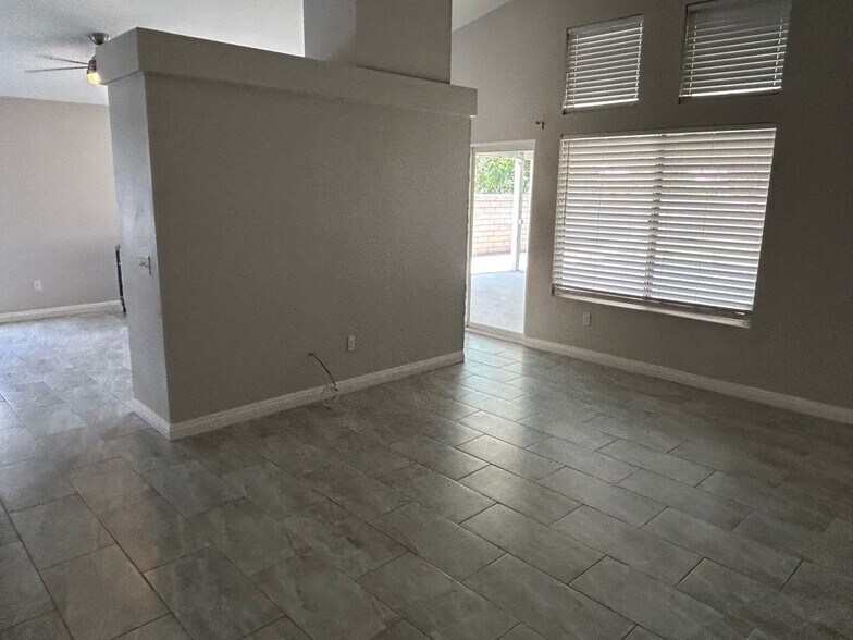 Building Photo - 80265 Moonshadow Dr