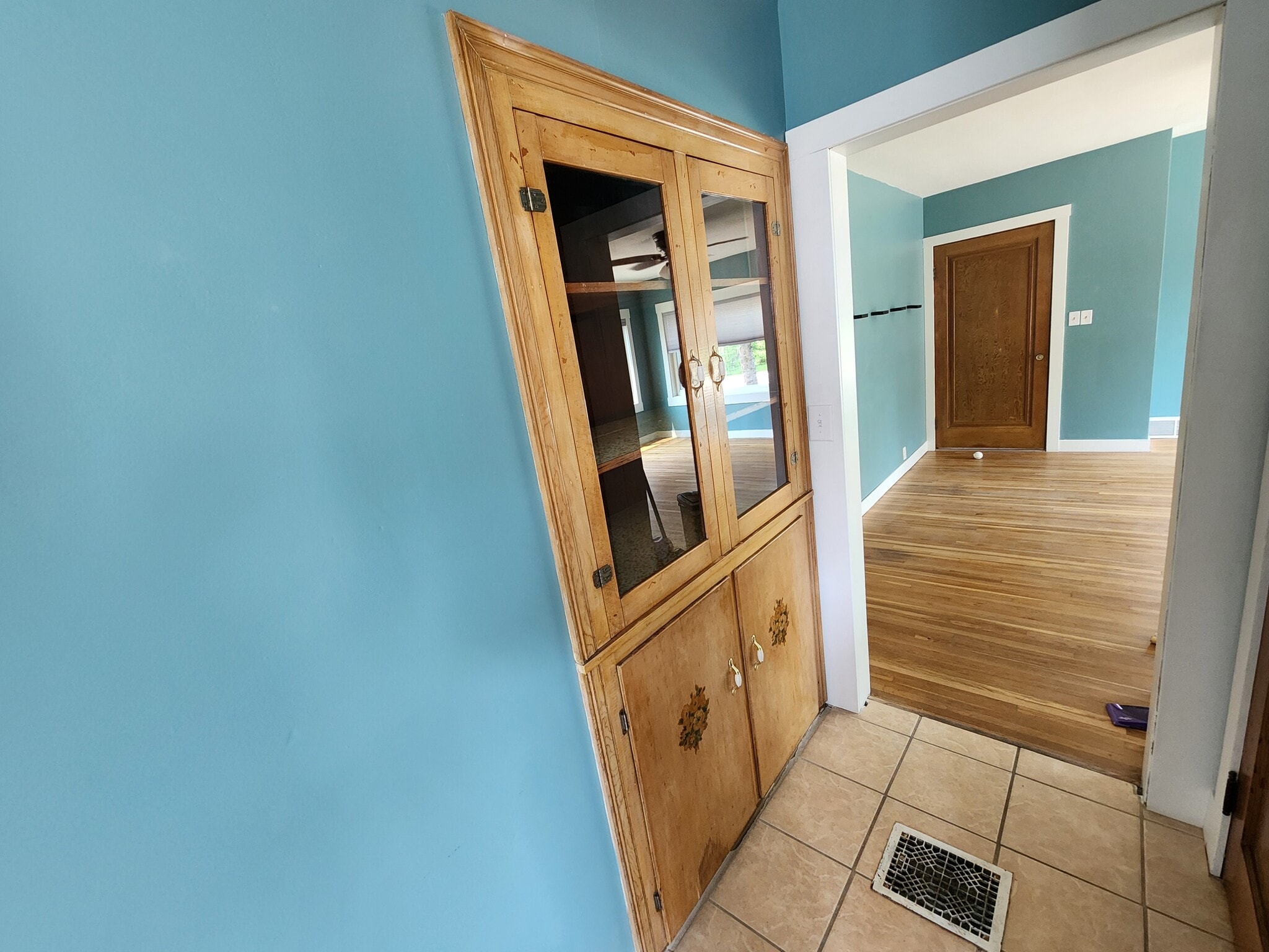 Built-in storage cabinet - 260 1st St S