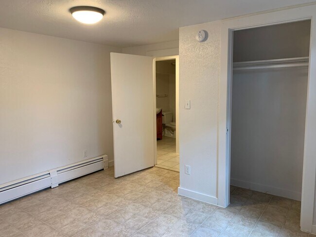 Building Photo - 4BD/2BA Table Mesa Home - Close to everything