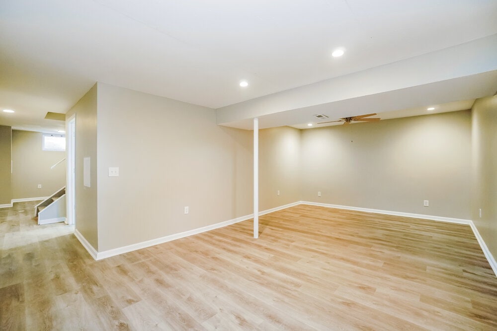 Building Photo - 1667 Eastbrook Dr N