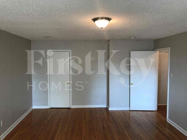Building Photo - 2097 Meadowview Lane
