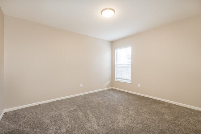 Building Photo - 4551 Oak River Cir