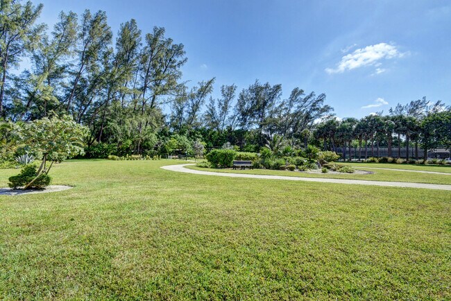 Building Photo - 4301 N Ocean Blvd