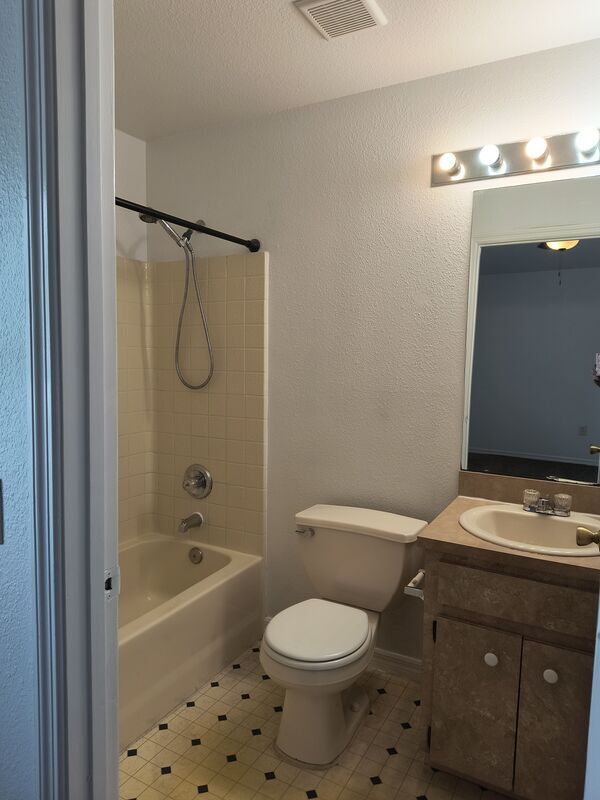 Building Photo - 754 Del Prado Dr