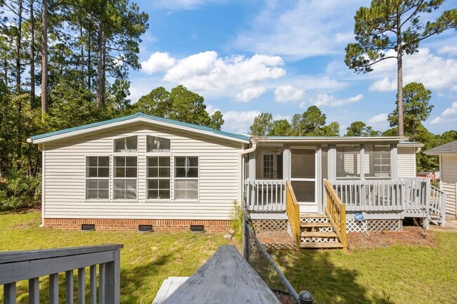 Building Photo - 4 bedroom 2 bathroom spacious home!