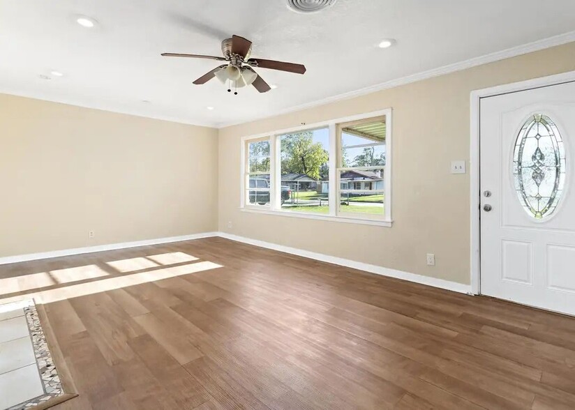 Building Photo - 5470 Spencer Dr