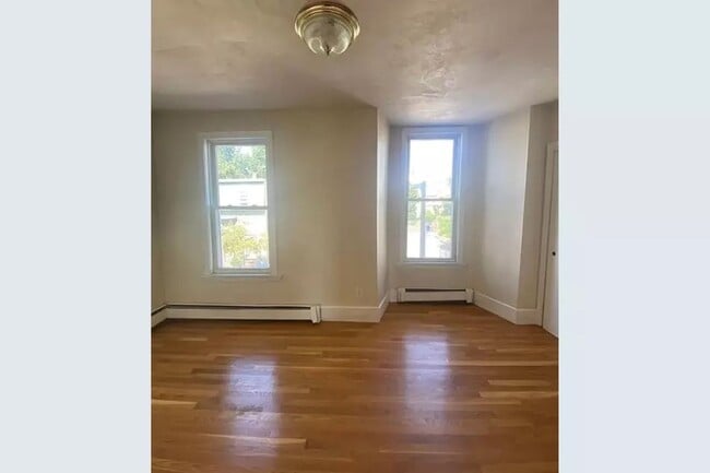 Building Photo - 2bed in East Boston
