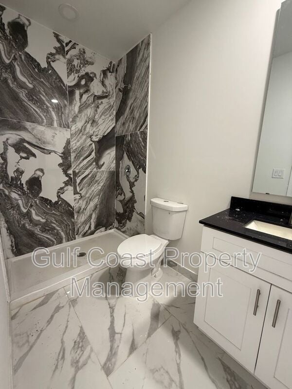 Building Photo - 1726 NE 13th St