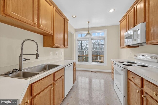 Building Photo - 6652 Debra Lu Way