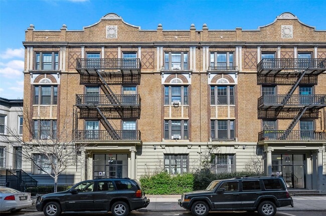 Building Photo - 41 Clarkson Ave