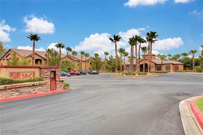 Building Photo - 8250 N Grand Canyon Dr