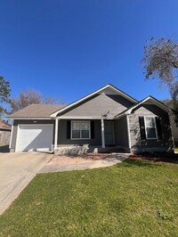 Building Photo - Home in Heatherwoods